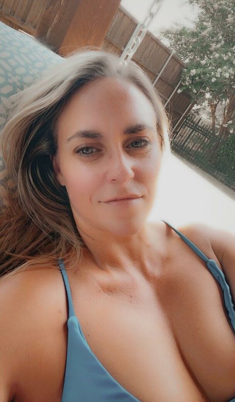 BikiniSquats pornstar sex pic