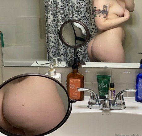 bbygirlviv sex model img