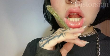 Diistorsion model sex picture