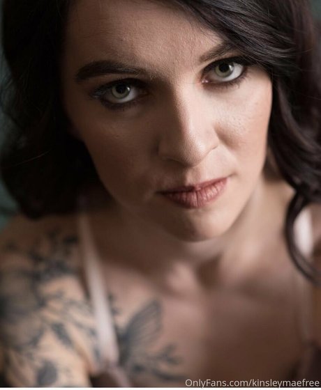 kinsleymaefree adult star photo