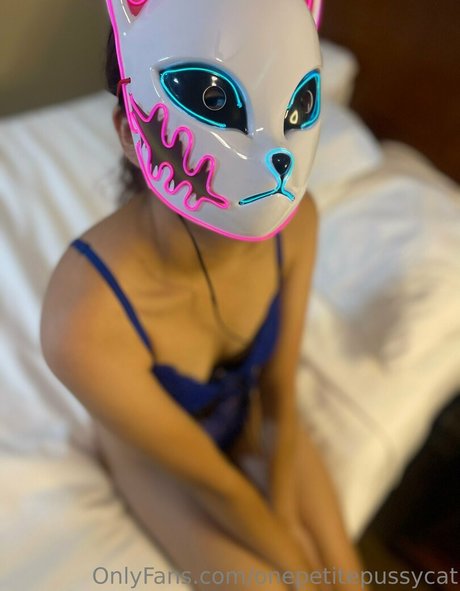 onepetitepussycat pornographic actress photo