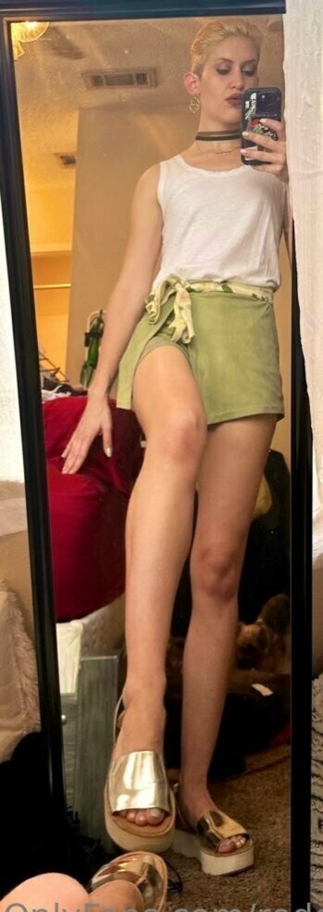 reddhotqueen model art image