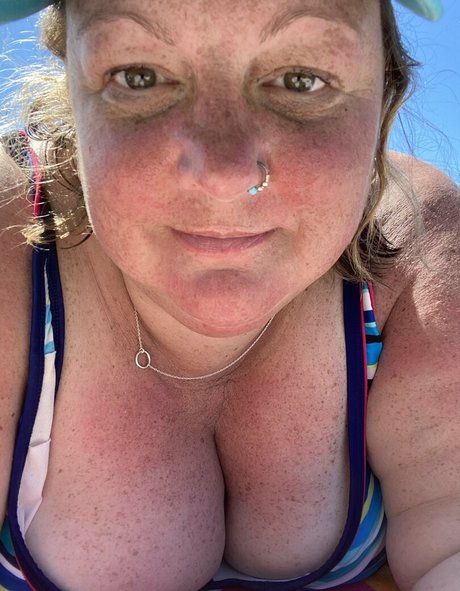 sunlovingchick nude model picture