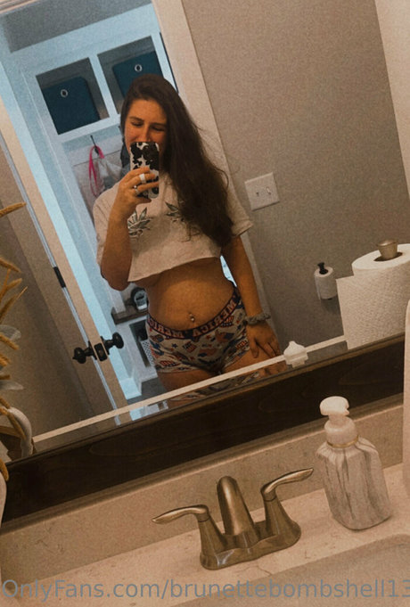 brunettebombshell13 perfect actress photo