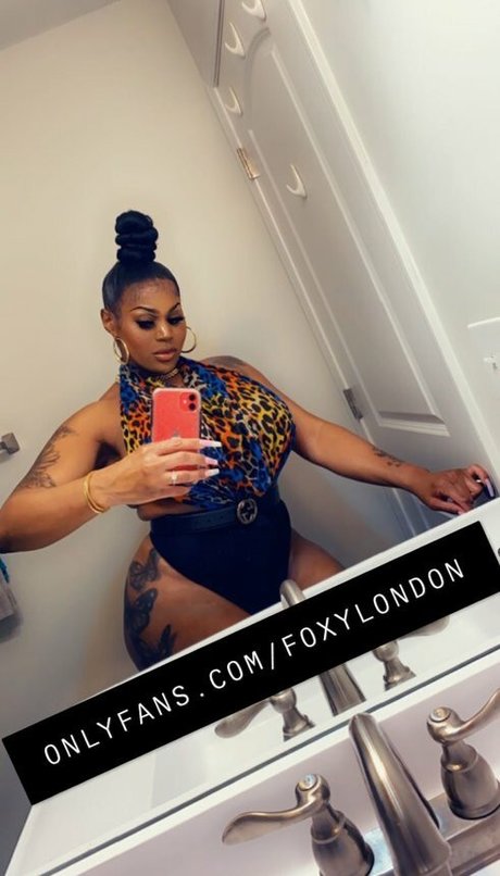 Foxy London sexy model pics