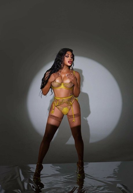 Bella La Femme pornstar naked pic