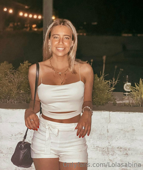 itssstella pretty model photo