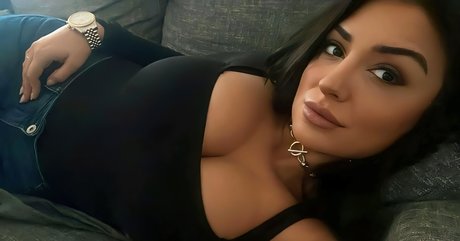 Pinkgeek adult model img