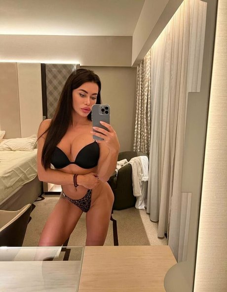 elena the beautiful art model pics