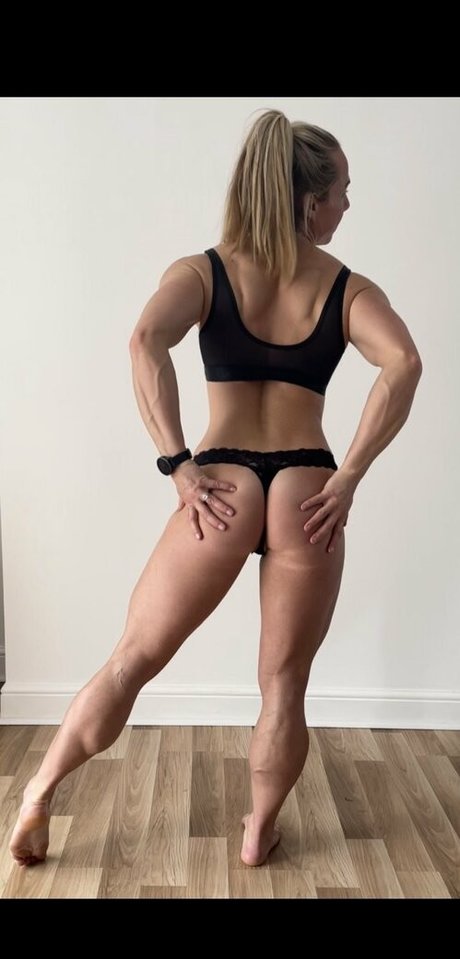 musclegirl31 best model pic