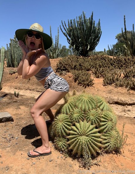 tia carrera free model nude image