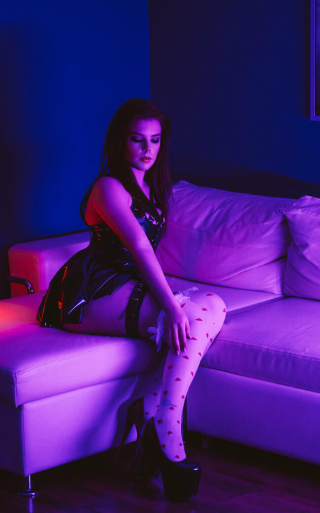 latex fox nude model image