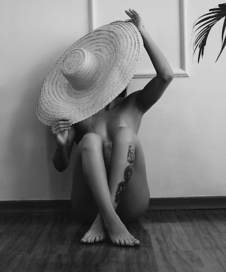 Mandinha pornstar nudes pictures