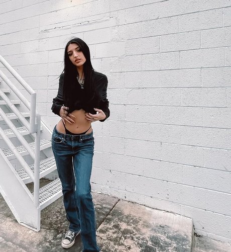 Alison Rainer model adult picture