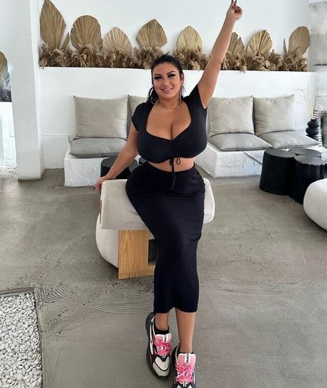 Mila Pink star best picture