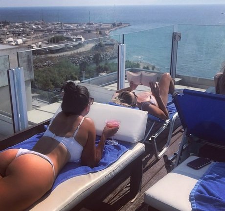 Bec Danaher sexy model img