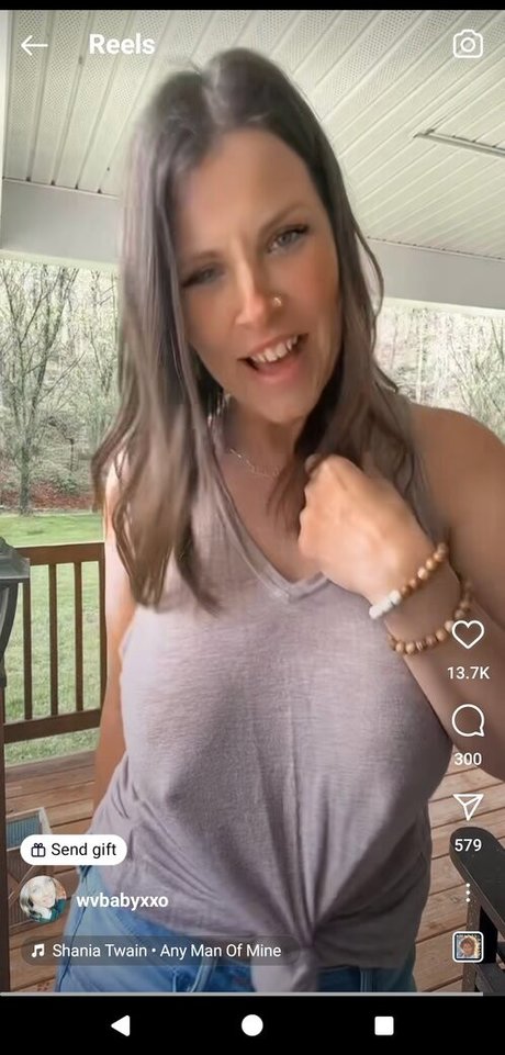 lindzeexxo1 top model pics