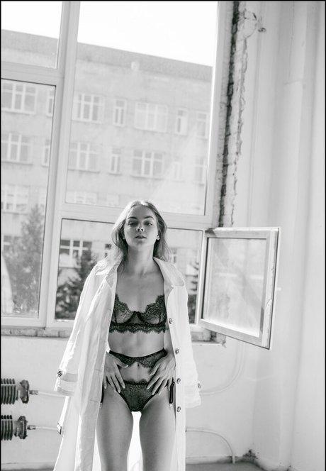 ineedmary model nude pics