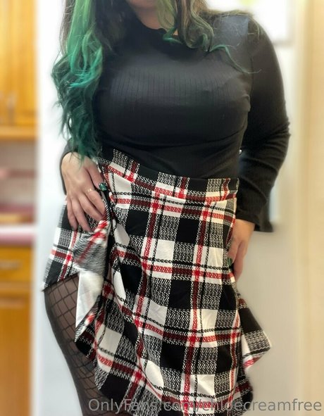 chloecreamfree model erotic pictures