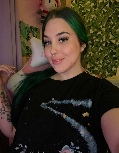 chloecreamfree hot pornstar img