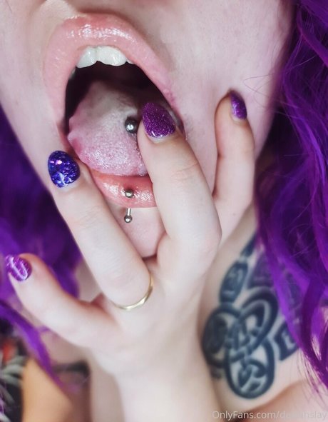 delilahslay model high quality photo