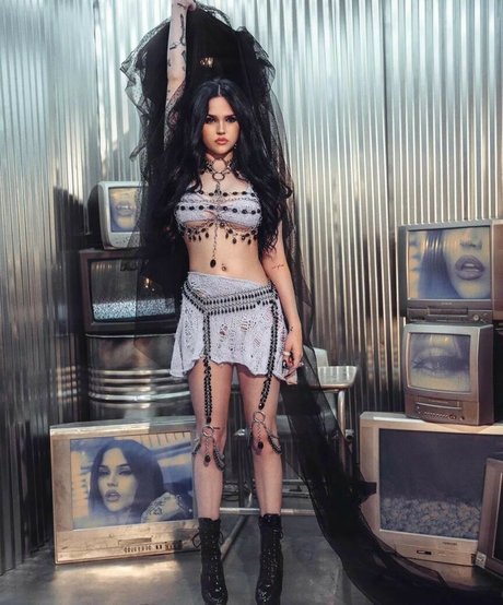 Maggie Lindemann erotic star pic