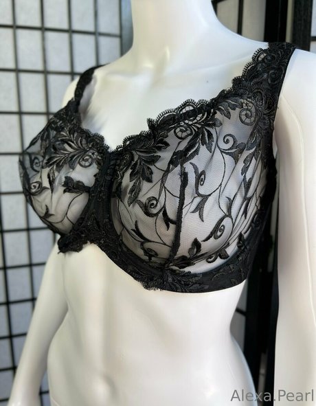 alexapearl erotic actress images