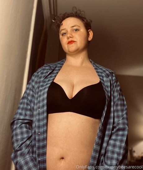 hunnybeesarecool pornographic model images