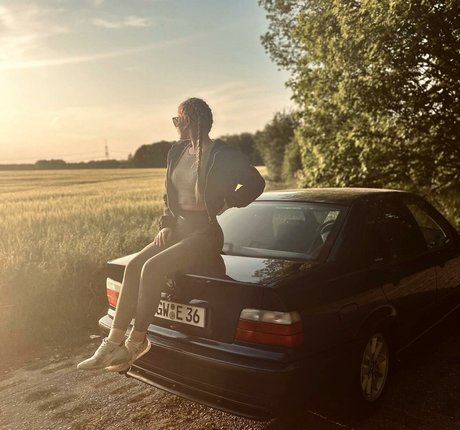 emaazing sexy star pic