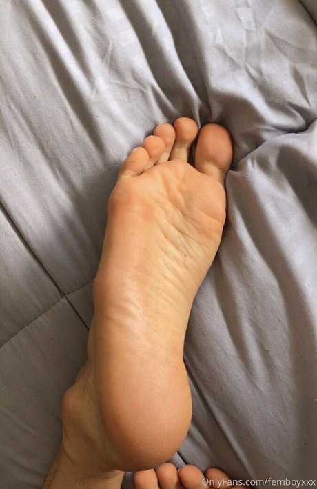 skinny shemale onlyfans top pic