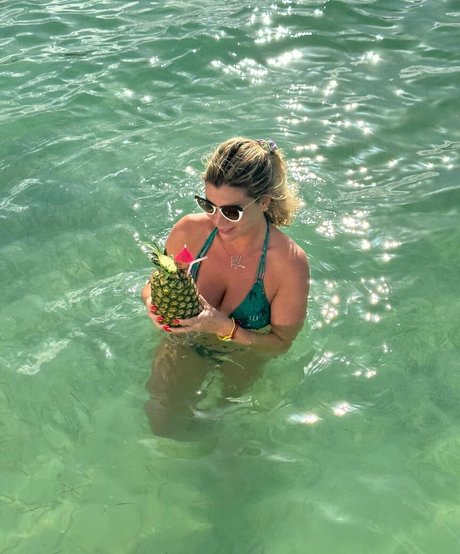 Isabela Pagliari xxx actress archive