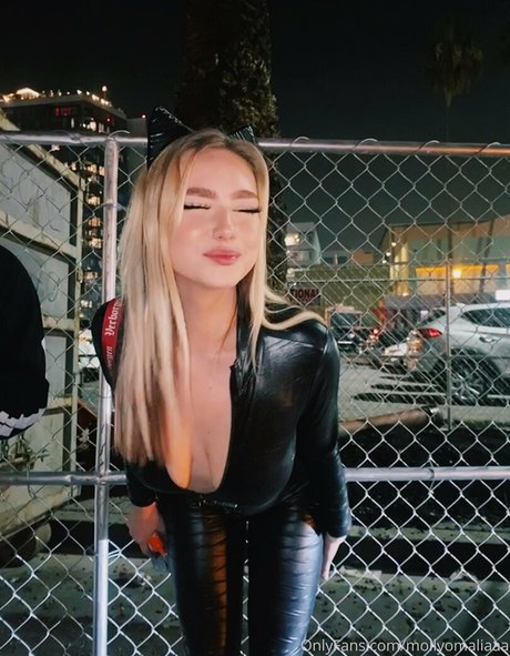 mollyomaliamollyomaliaaa hot pornstar photo