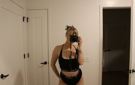 mollyomaliamollyomaliaaa perfect actress picture