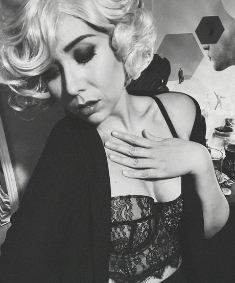 Hazel Hayes model hot pics