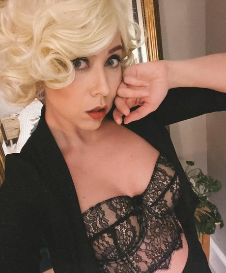 Hazel Hayes sexy star pics