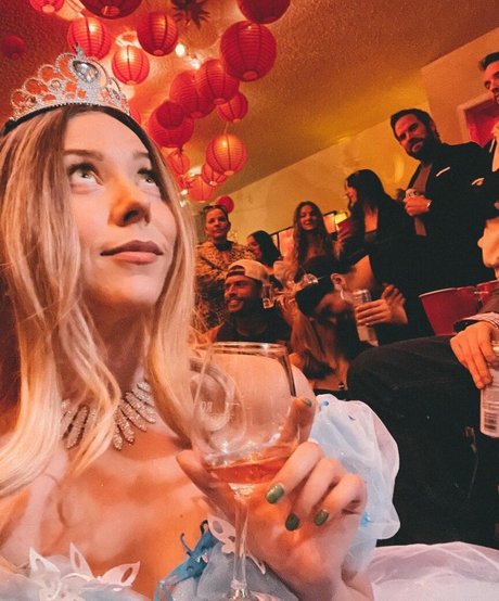 Hazel Hayes nudes model picture