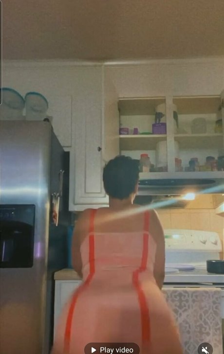 mizzoktoberxxx nude model img