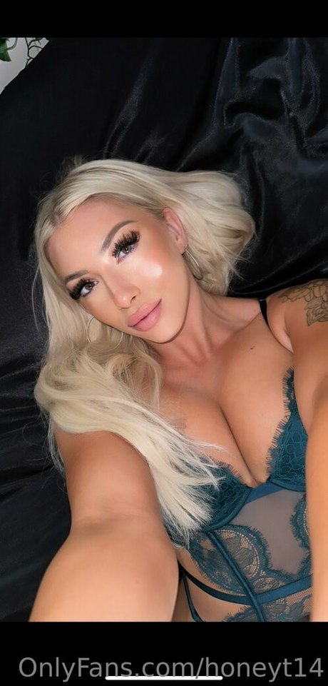 honeyt14 model porn pics