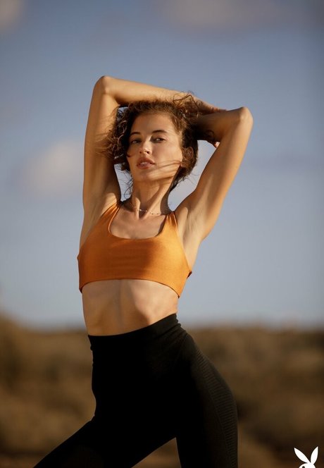 Taya Vais star nude image