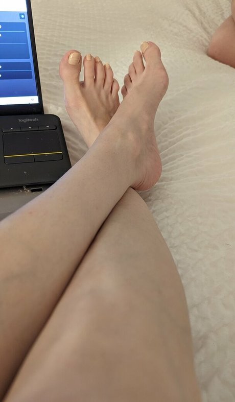 Little Finch nudes model image