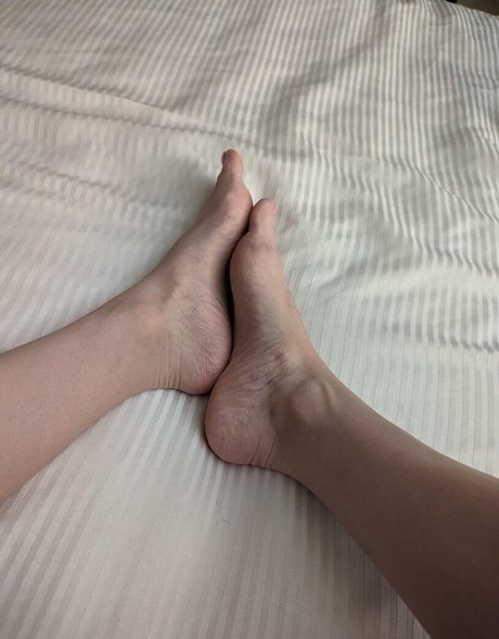 Little Finch naked model picture