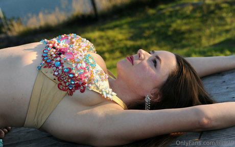 lili999 adult star picture