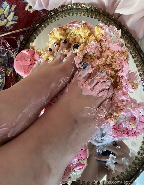 Lady Perse model top pictures