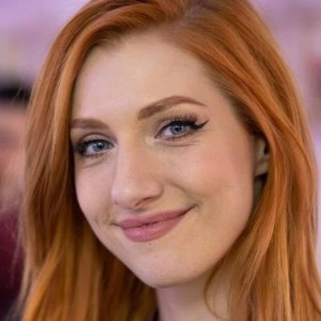 Lara Loft hot star pics