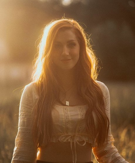 Lara Loft nude pornstar photo