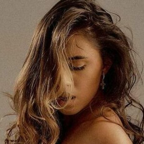 Issa Bell model beautiful gallery