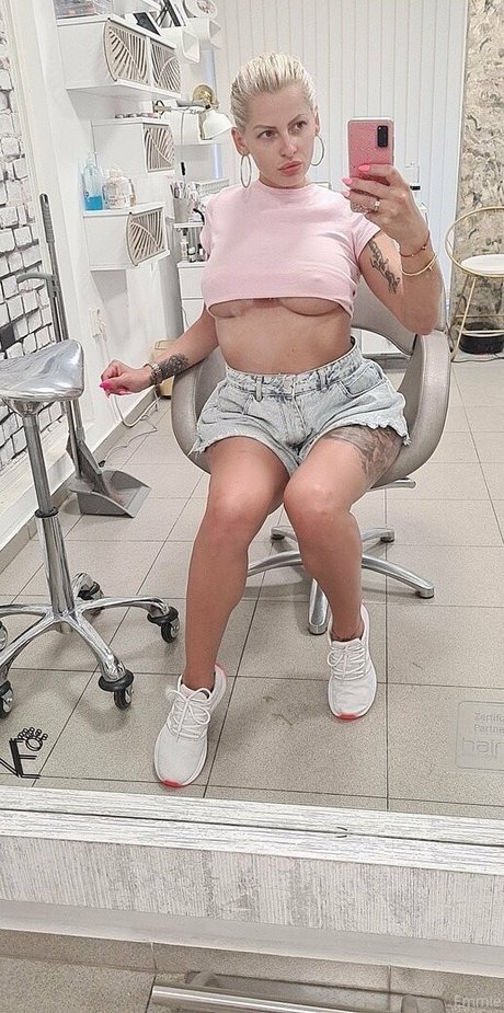 emmie six sexy model pic