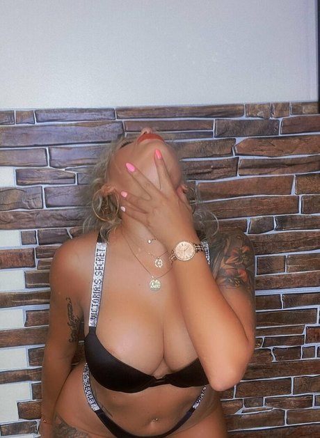 perfect shemale onlyfans art naked photos