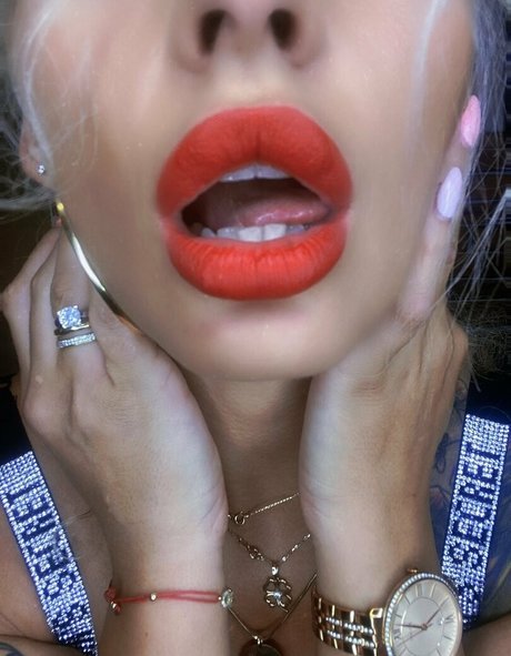 emmie six nude star pictures