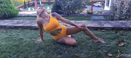 emmie six erotic model photo